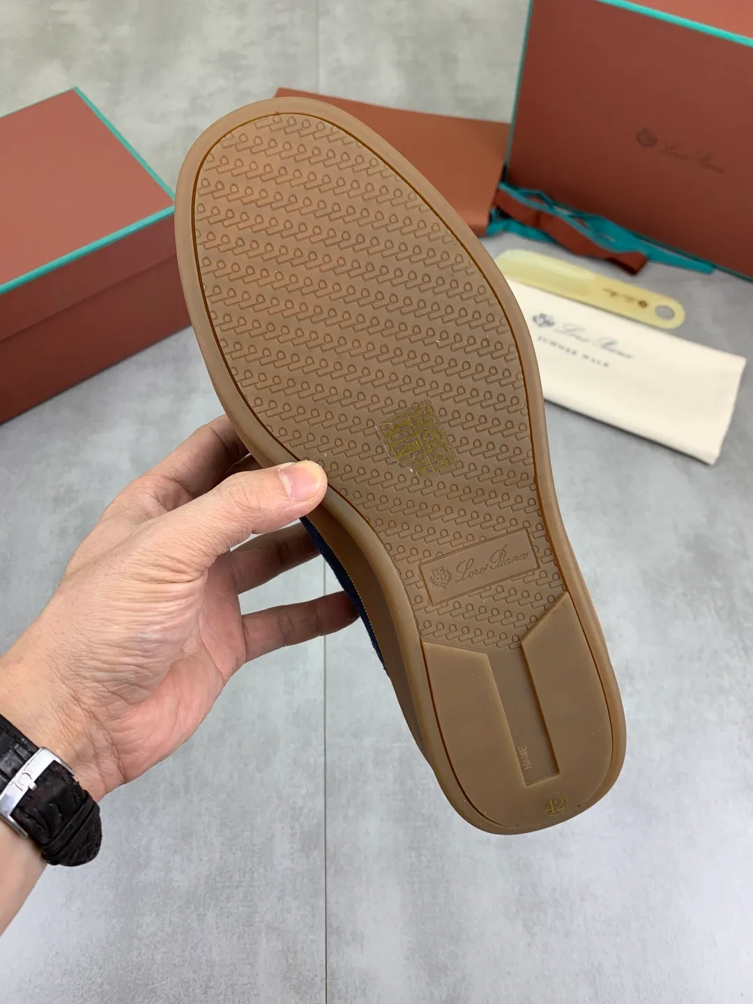 Men's men's shoes 💰P580 New model 💰 The latest casual shoes Loro Piana 💯 Top grade 💯 Buy the original copy 💯 Founded the existing Loro Piana company on April 24, 1924. It is the sixth generation of family operation, providing the best quality products to customers who are discerning about taste and quality. Imported original fly woven fabric with cowhide fabric, plain calfskin lining, hand-stitched thread with cowhide feet, original packaging, high-end outsole, size: 38-45 (custom-made for 46), 5️⃣ colors available